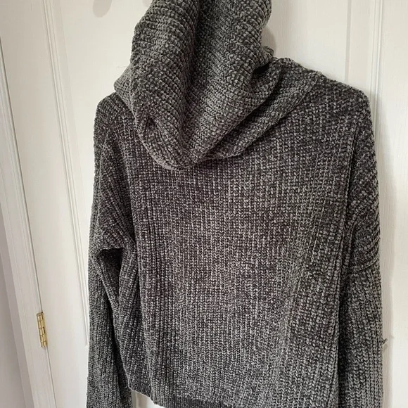 Cropped sweater - Picture 2 of 4